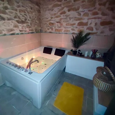 アパート Jacuzzi De Charme Pour 2 ナント
